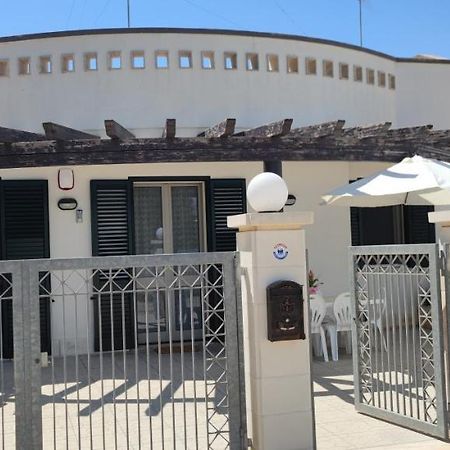 Casa Vacanze Il Sorriso Di Emi Torre Suda Esterno foto