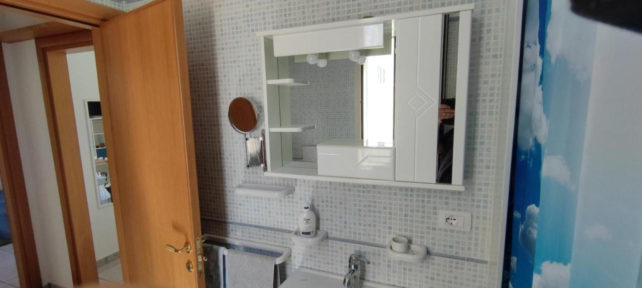 Casa Vacanze Il Sorriso Di Emi Torre Suda Esterno foto